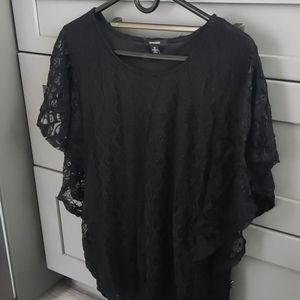 Black lined top with lace flutter sleeves!